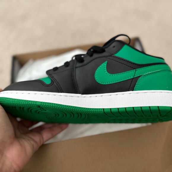 Air Jordan 1 Low - Picture 5 of 9